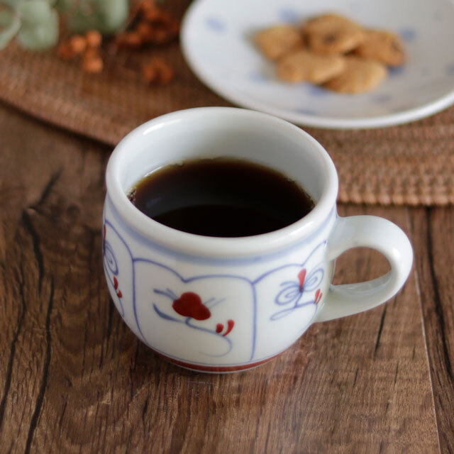 【砥部焼 梅山窯】赤なずなの丸ミルクカップ