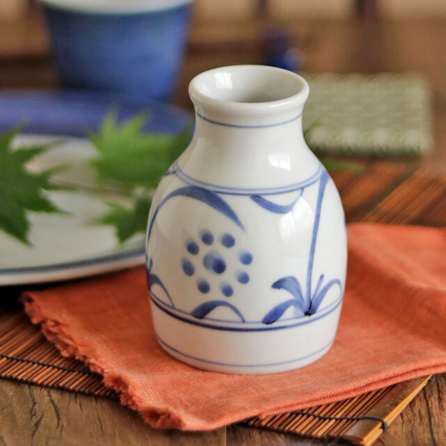 【砥部焼 梅山窯】太陽柄のそば徳利(大)