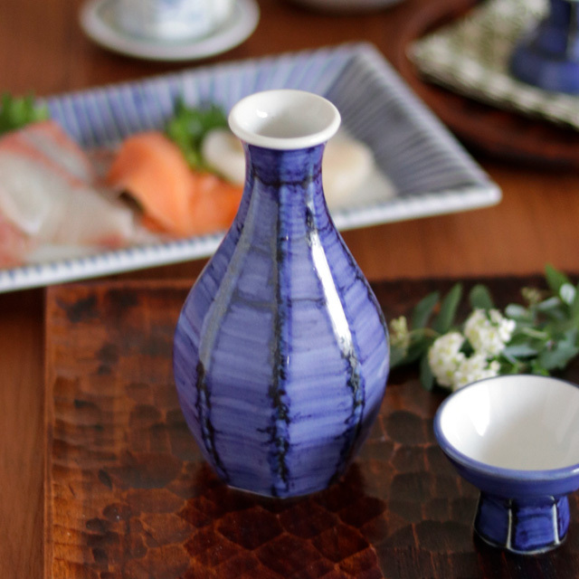 【砥部焼 梅山窯】藍色の面取徳利(小)