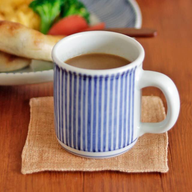 【砥部焼 梅山窯】とくさ柄の切立マグカップ