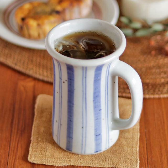 【砥部焼 梅山窯】だみとくさのトールマグ