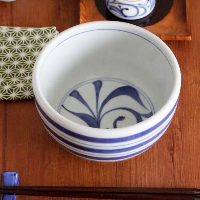 【砥部焼 梅山窯】ごす巻線内唐草のボール鉢(5.2寸)