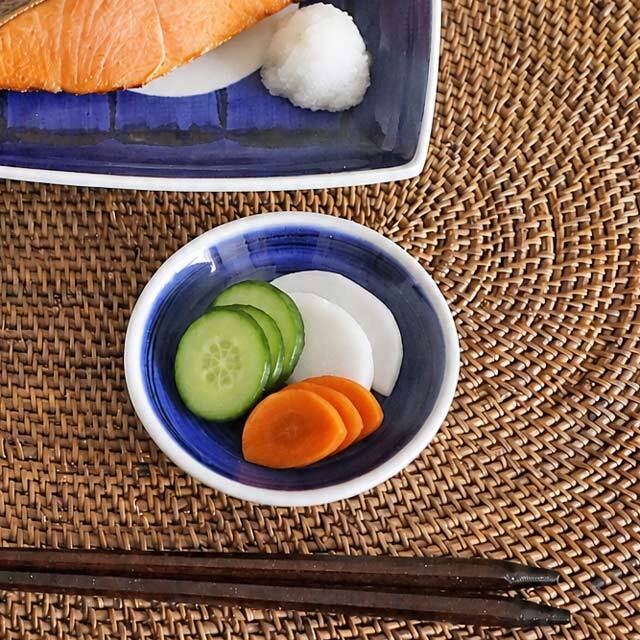 【砥部焼 梅山窯】つるんとまあるい豆小皿(藍色)