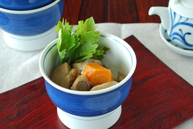 和食器・砥部焼　藍色の高台碗(4寸)