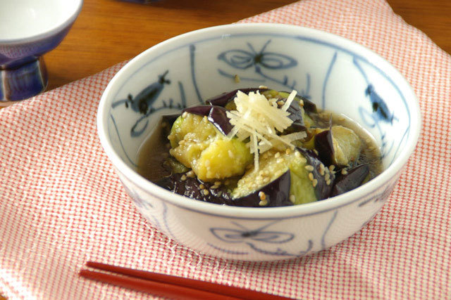 【砥部焼 梅山窯】内外なずなの多用鉢(3.7寸)○