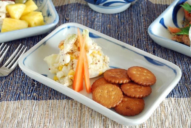 和食器・砥部焼　太陽柄の長角皿(5.2寸)