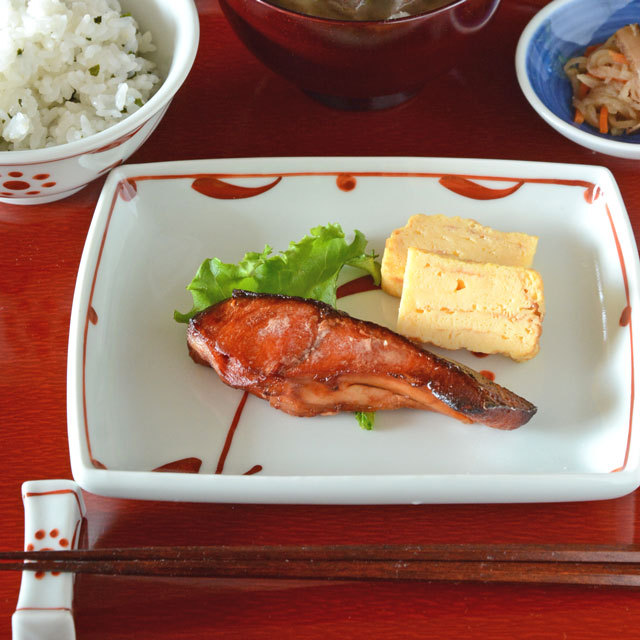 和食器・砥部焼　赤太陽の角皿(5.5寸)