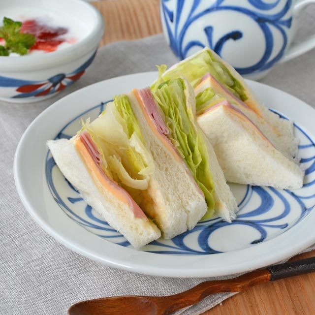 和食器・砥部焼　みつからくさの縁付皿(5.5寸)