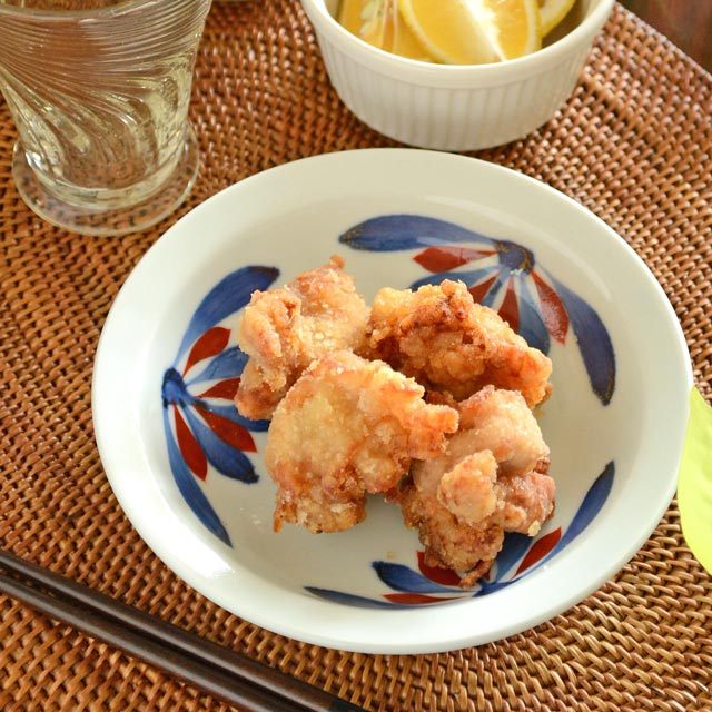 和食器・砥部焼　ごす赤菊の縁付深皿(5寸)