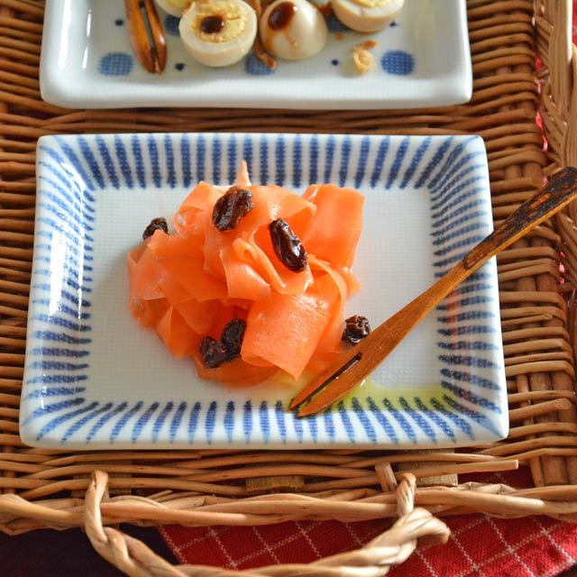 和食器・砥部焼　とくさ柄の布目角皿(4.6寸)