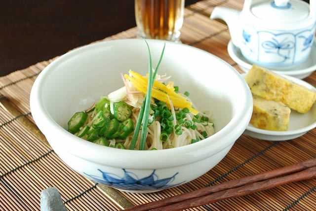 砥部焼の和食器 梅山窯の中鉢 【砥部工房 からくさ】