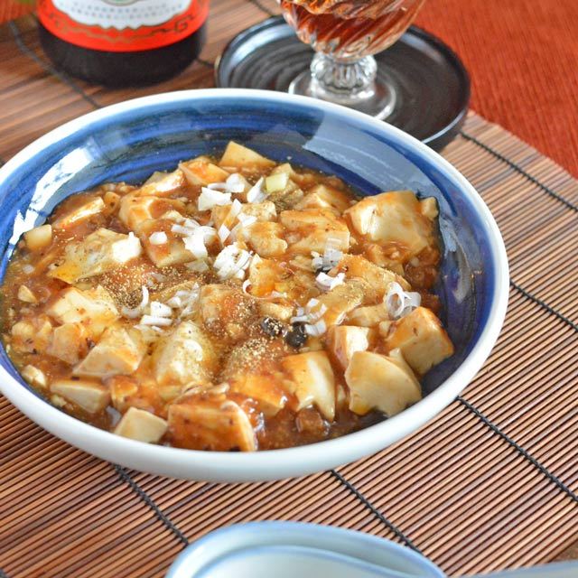 和食器・砥部焼　藍色の深皿(6寸)