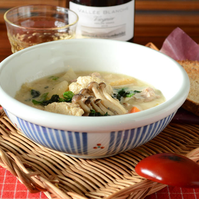 和食器・砥部焼　とくさみつ紋の玉ぶち鉢(6寸)