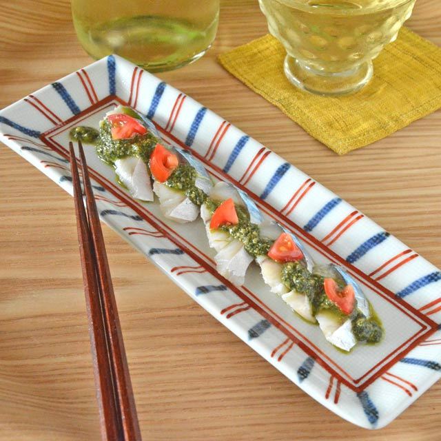 和食器・砥部焼　ごす赤線の布目細角皿(7.8寸)