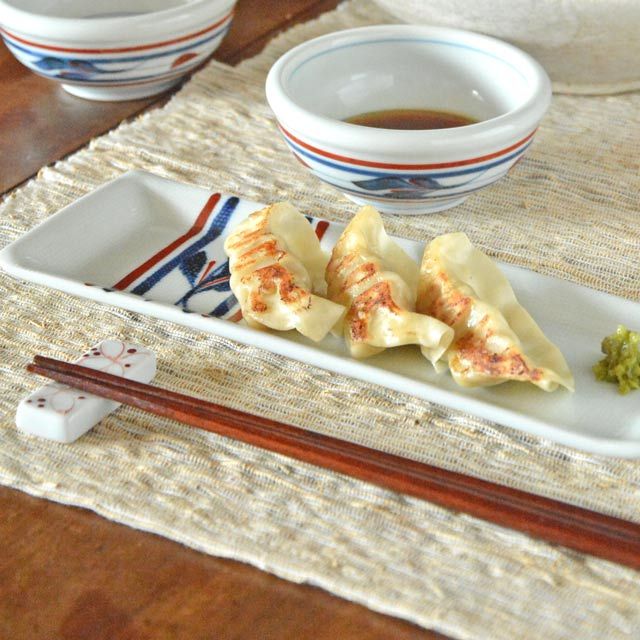 和食器・砥部焼　たてみつ葉の布目細角皿(7.8寸)