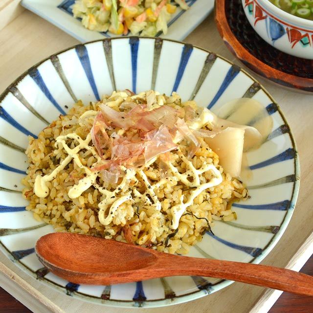 和食器・砥部焼　鉄ごす十草の丸皿(7寸)