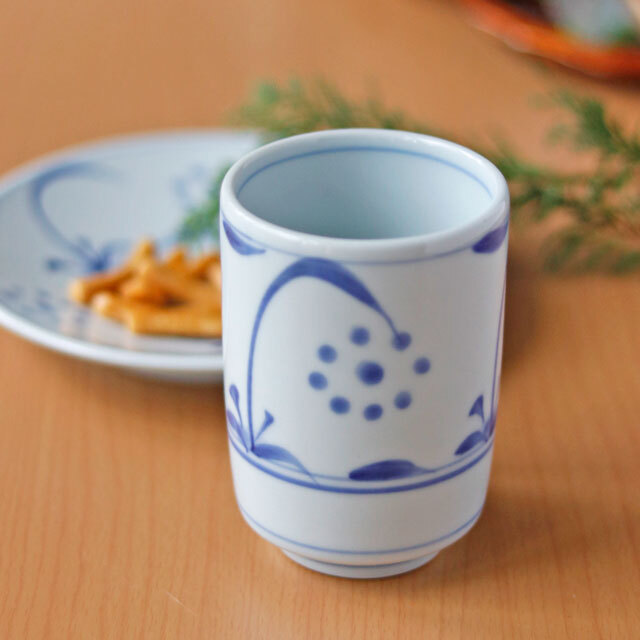 砥部焼の和食器 梅山窯の湯呑 【砥部工房 からくさ】