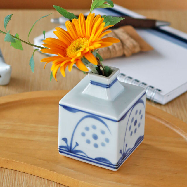 【砥部焼 梅山窯】太陽柄のミニ角花瓶(大)