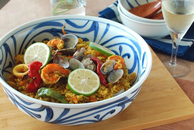 和食器・砥部焼 内外からくさの平鉢(8寸)