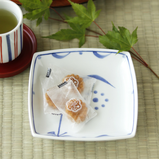 砥部焼の和食器 梅山窯の角皿 【砥部工房 からくさ】