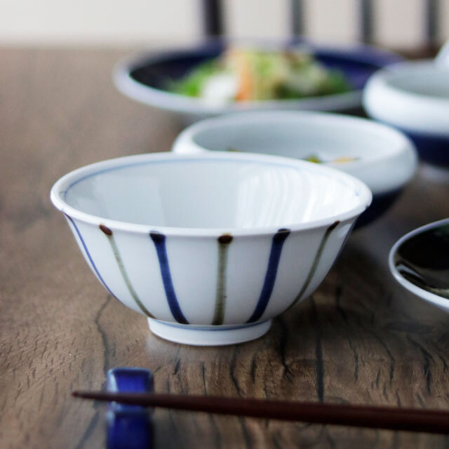 【砥部焼 梅山窯】鉄ごす線の反茶碗(4.5寸)