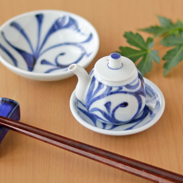 【砥部焼 梅山窯】からくさのミニ醤油さし