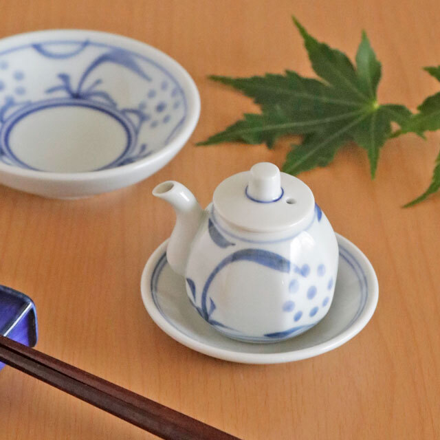 砥部焼の和食器 梅山窯の醤油差し 【砥部工房 からくさ】