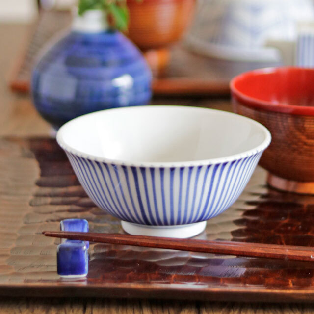 【砥部焼 梅山窯】とくさ柄の反茶碗（4.5寸 ）