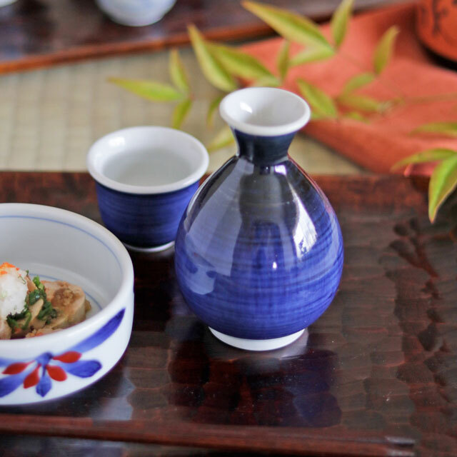 【砥部焼 梅山窯】藍色の丸徳利(小)