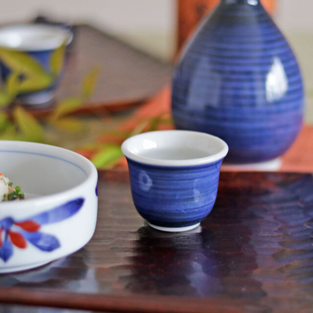 【砥部焼 梅山窯】藍色の反ぐい呑