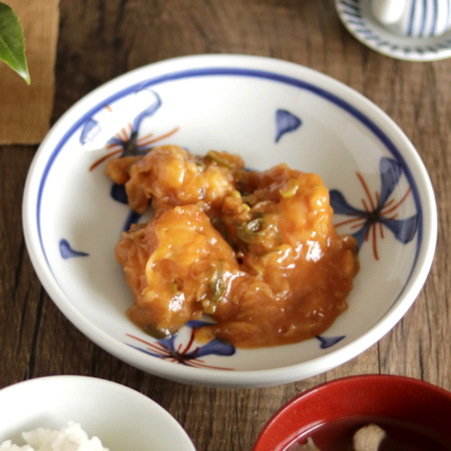 【砥部焼 梅山窯】四弁花の深皿（6寸）○