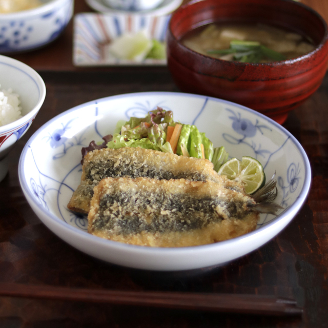 【砥部焼 梅山窯】なずなの深皿（6寸）○