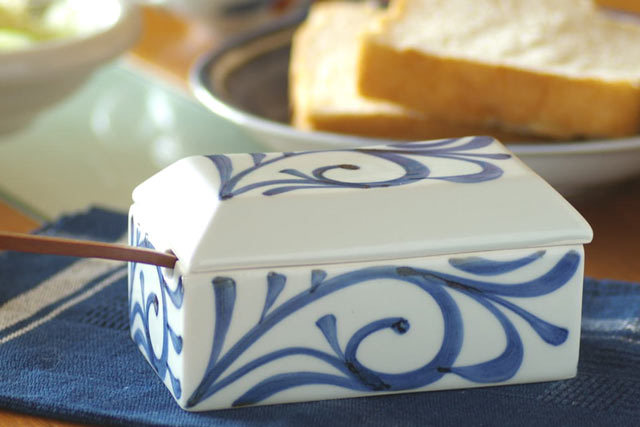 和食器・砥部焼　からくさのバターケース