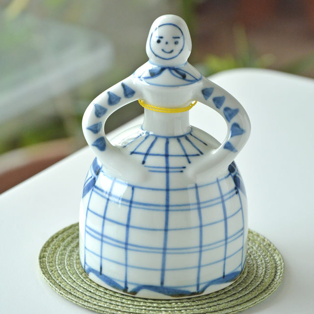 和食器・砥部焼　ベル人形(格子)