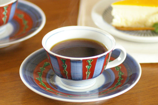 【砥部焼 梅山窯】三角紋のコーヒーカップ
