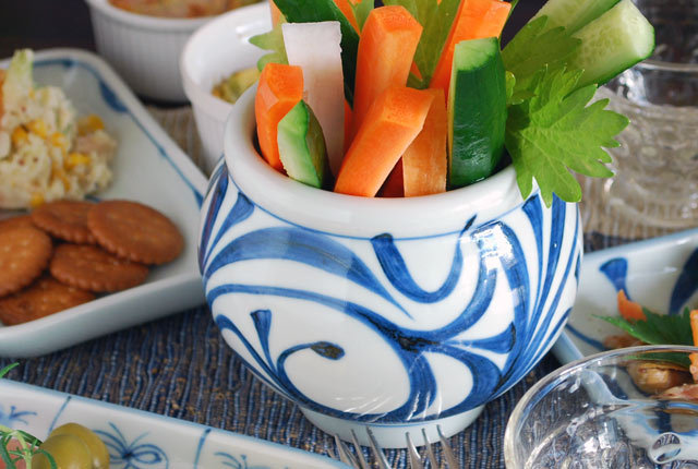 和食器・砥部焼　からくさの丸深鉢