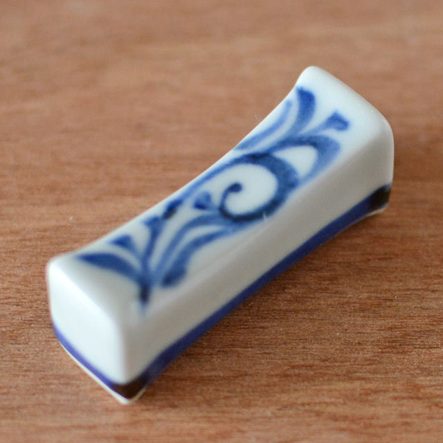 和食器・砥部焼 からくさの箸置き