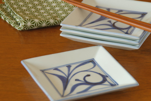 砥部焼の和食器 梅山窯の角皿 【砥部工房 からくさ】