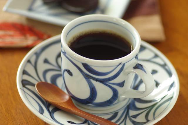 和食器・砥部焼　からくさのコーヒーカップ