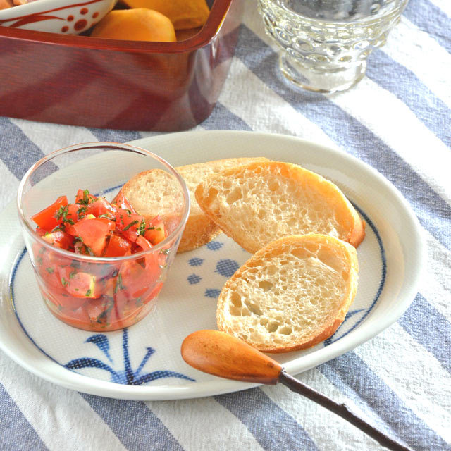 和食器・砥部焼　太陽柄の布目小判皿