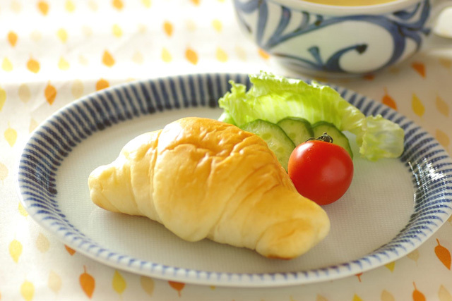 和食器・砥部焼　とくさ柄の布目小判皿