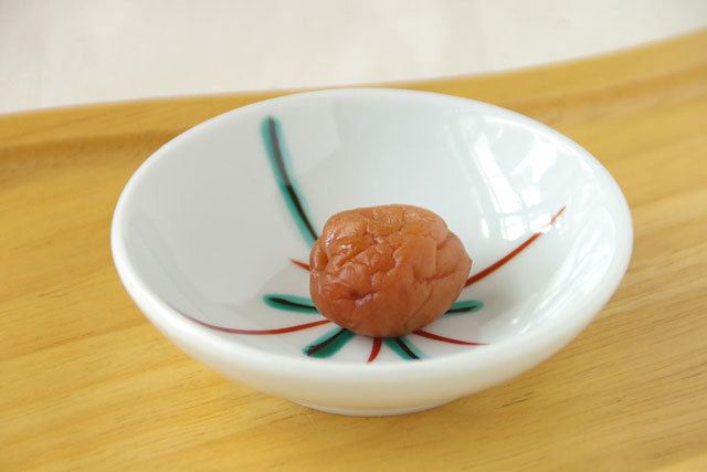 【砥部焼 梅山窯】つるんとまあるい豆小皿（はなび）○