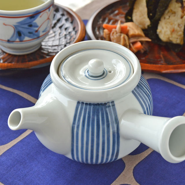 和食器・砥部焼　とくさ柄の丸急須