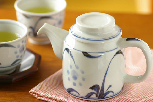 【砥部焼 梅山窯】太陽柄のティーポット○