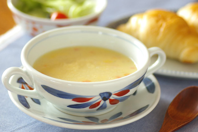 和食器・砥部焼　ごす赤菊のスープカップ＆ソーサー