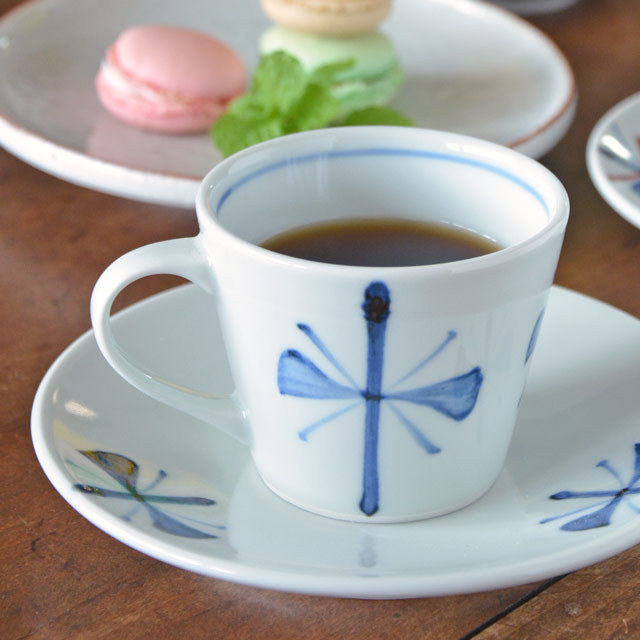 和食器・砥部焼　ごす蝶文のコーヒーカップ