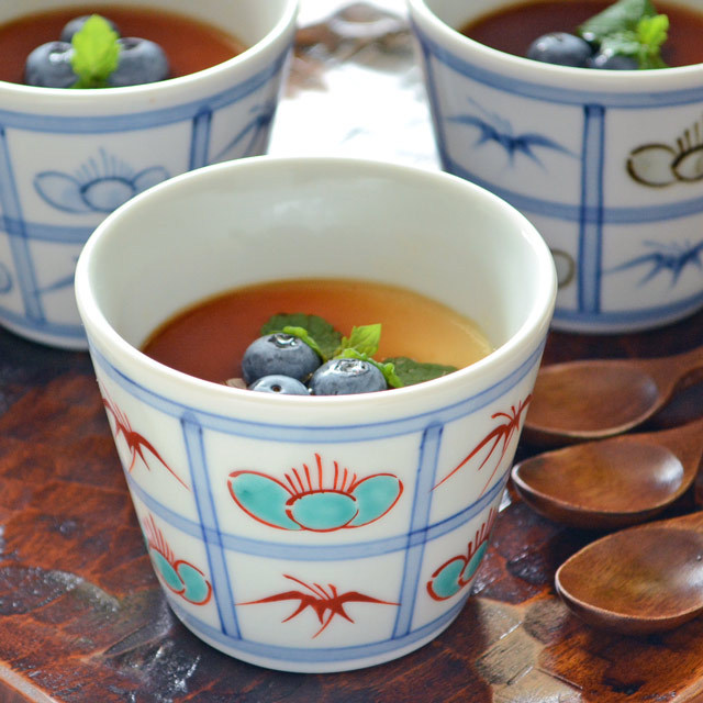 和食器・砥部焼　色絵梅格子のそばちょこ