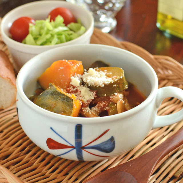 和食器・砥部焼　赤蝶文のふっくらスープカップ