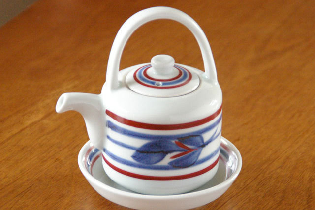 【砥部焼 梅山窯】みつ葉の醤油さし（大）○