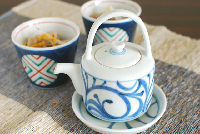 和食器・砥部焼　からくさの醤油さし(大)